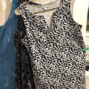 2 New York and company sleeveless shifts, All size large.